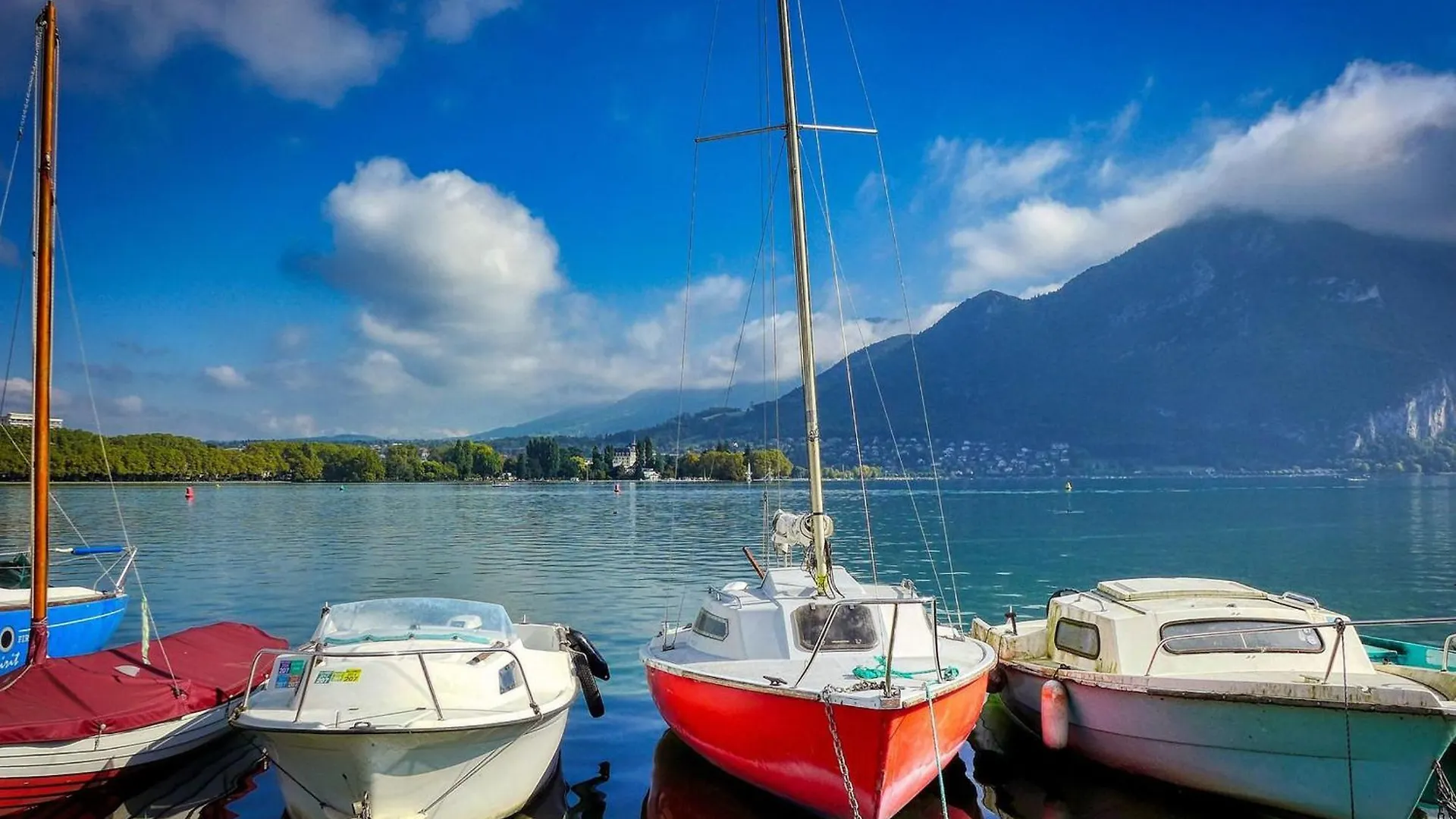 Studio Renove A Annecy Avec Terrasse, Proche Commerces Et Parking Prive - Fr-1-432-42 0*,  France