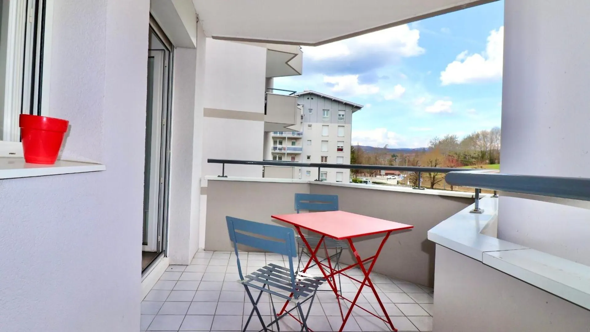 Apartment Studio Renove A Annecy Avec Terrasse, Proche Commerces Et Parking Prive - Fr-1-432-42